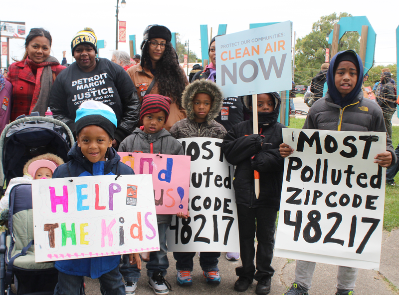 Protesters from Boynton call for clean air in their community. Image: Emma Lockridge